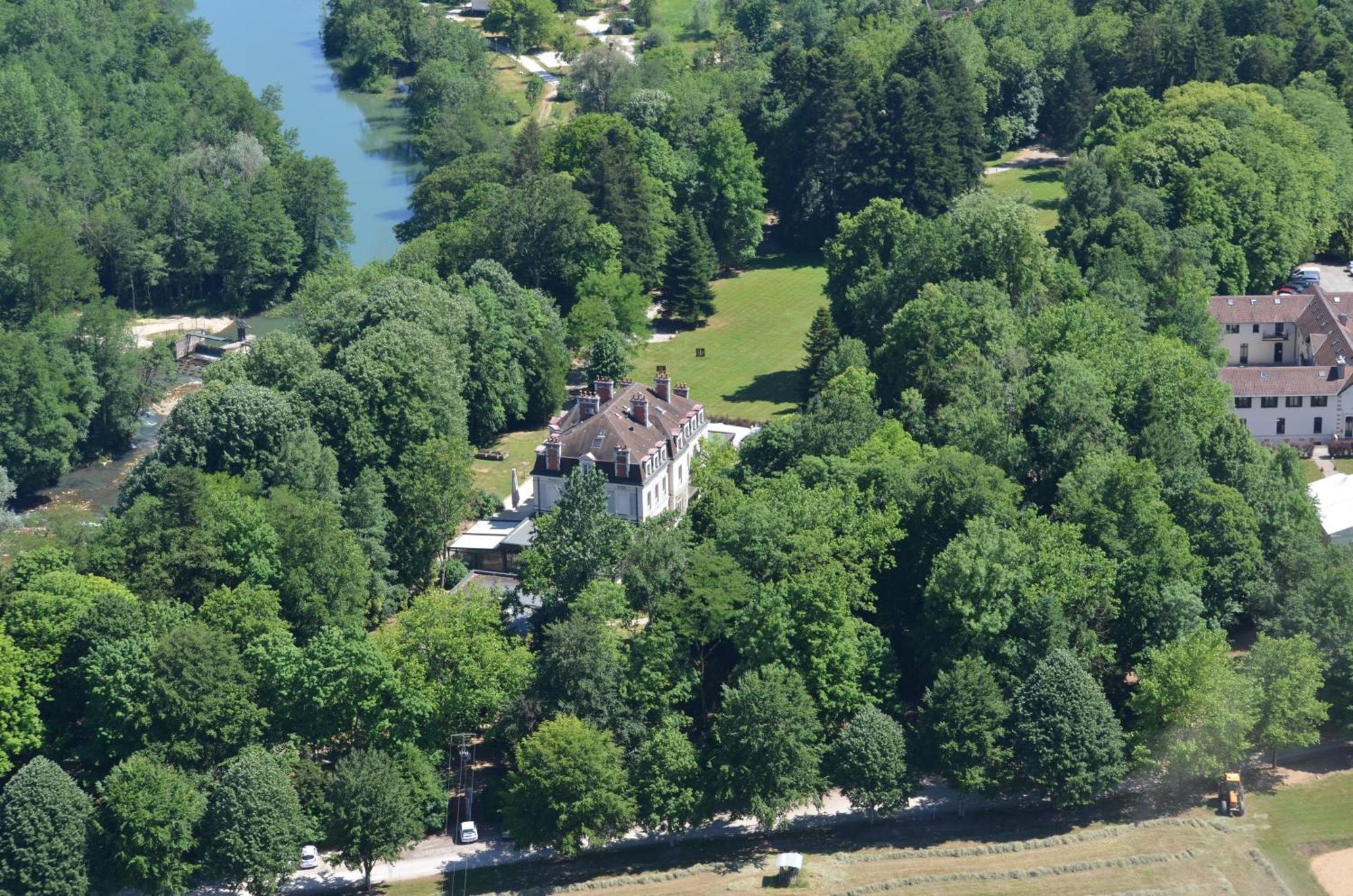 Château de La Dame Blanche - Logis Geneuille Exterior foto